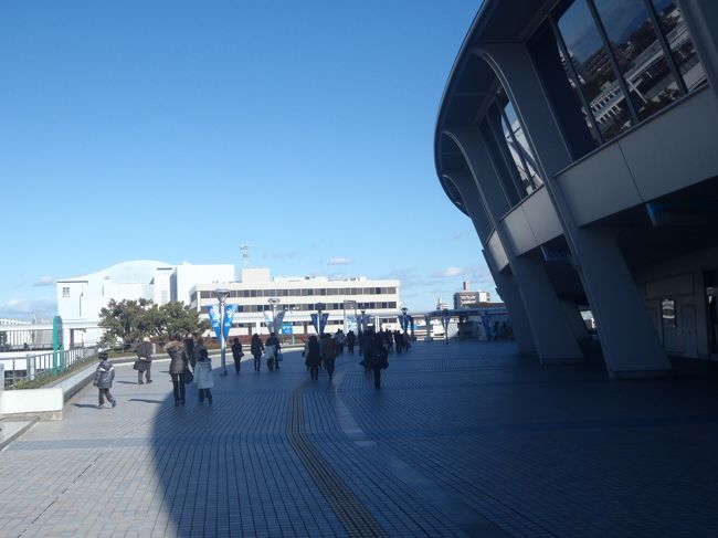 名古屋ドームの横を歩いていきます。