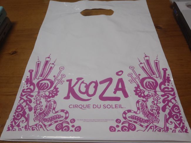 クーザのショップバック。