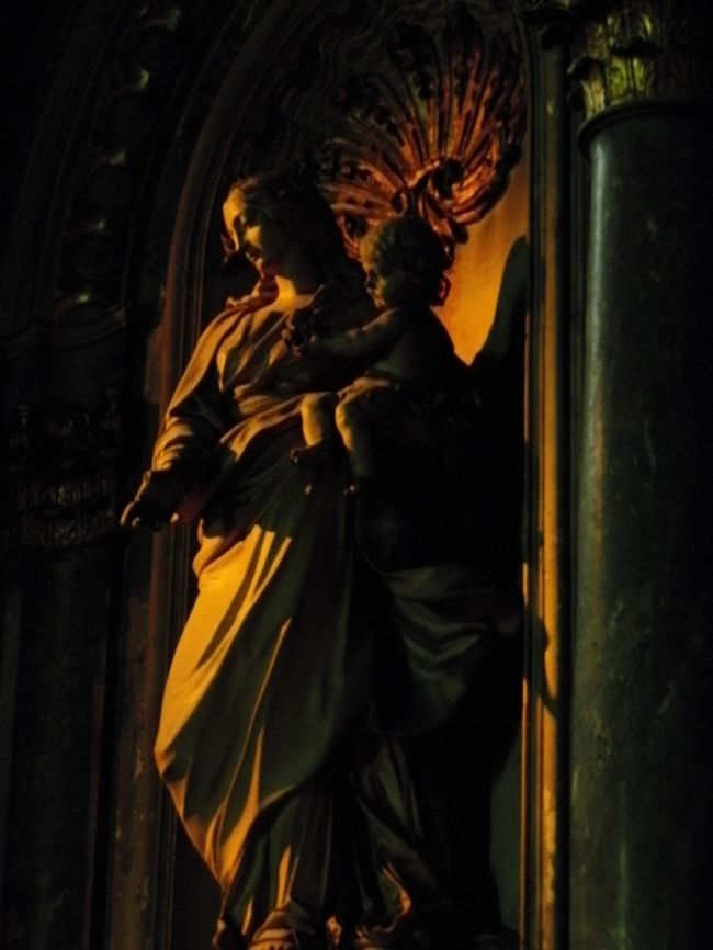 聖母の礼拝堂<br />（パンフレット９）<br />北側で暗かったです。