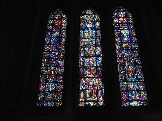 南側のステンドグラス