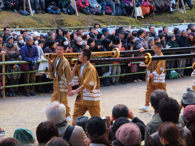 見事な大太刀です。<br /><br />　説明によると　５，５ｍもの長さです。
