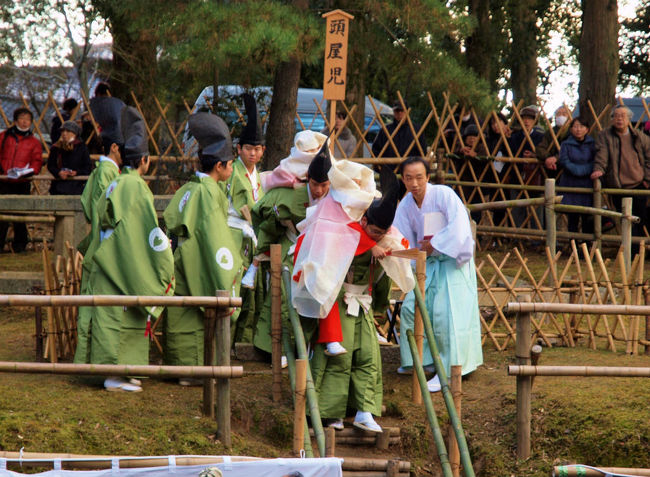 穢れた地上を歩くことなく