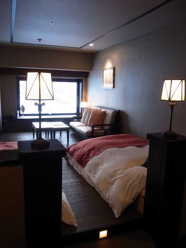 格安ツアーだったので<br />函館駅ビューの通常のツインかと思ってましたが<br />なんとデラックスツインにアップグレードされてました！<br />フロントのお姉ちゃんの言葉遣いは<br />ホテルの方とは思えないものでしたけど<br />そんなのぶっ飛ぶくらいに嬉しい出来事でした☆