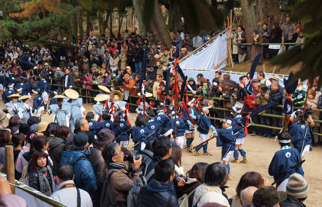 中には　観客の方に向かって　いる子も　ちらほら。
