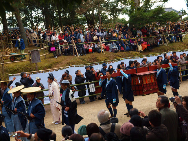 朱色のお駕籠がゆく