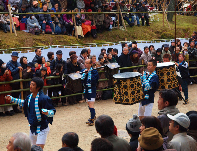 ものを持たなくても<br /><br />　仕種をする姿がある