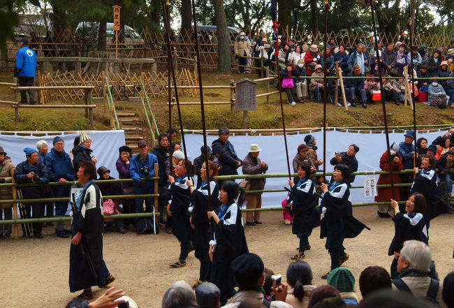 女性群　の　遠くまで聞こえる掛け声