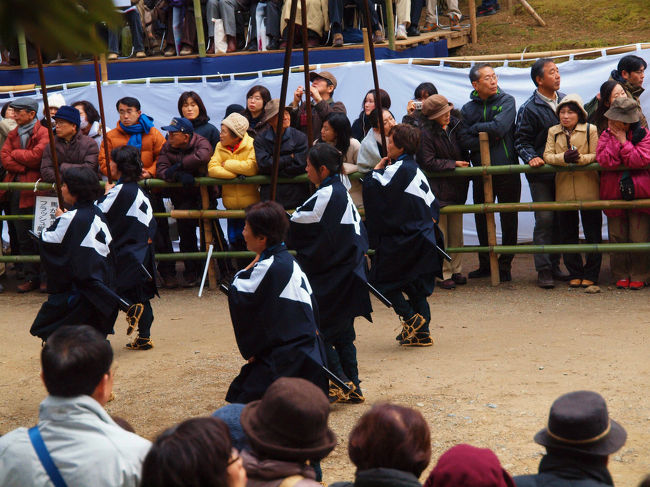 草履すがた。。<br /><br />　慣れている<br /><br />　　私にも記憶がありますが<br /><br />普段使わない部分にが擦れ　水ぶくれができました。