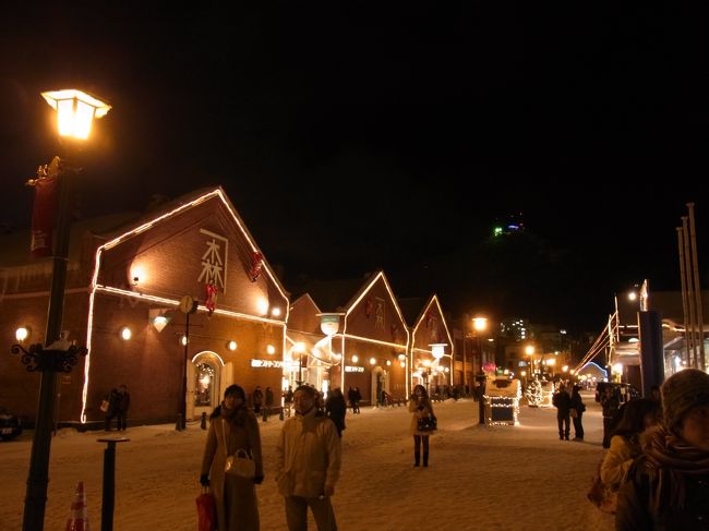 18時のクリスマスツリーの点灯式に合わせて<br />金森レンガ倉庫にやってまいりました。<br />クリスマスまで毎日開催されるイベントで<br />ツリーの点灯に合わせて花火が上がります。