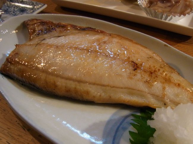 その日に上がった食材しか出さないお店との事。<br />残念ながらイカは売り切れでした〜。<br /><br />写真はホッケの一夜干し。