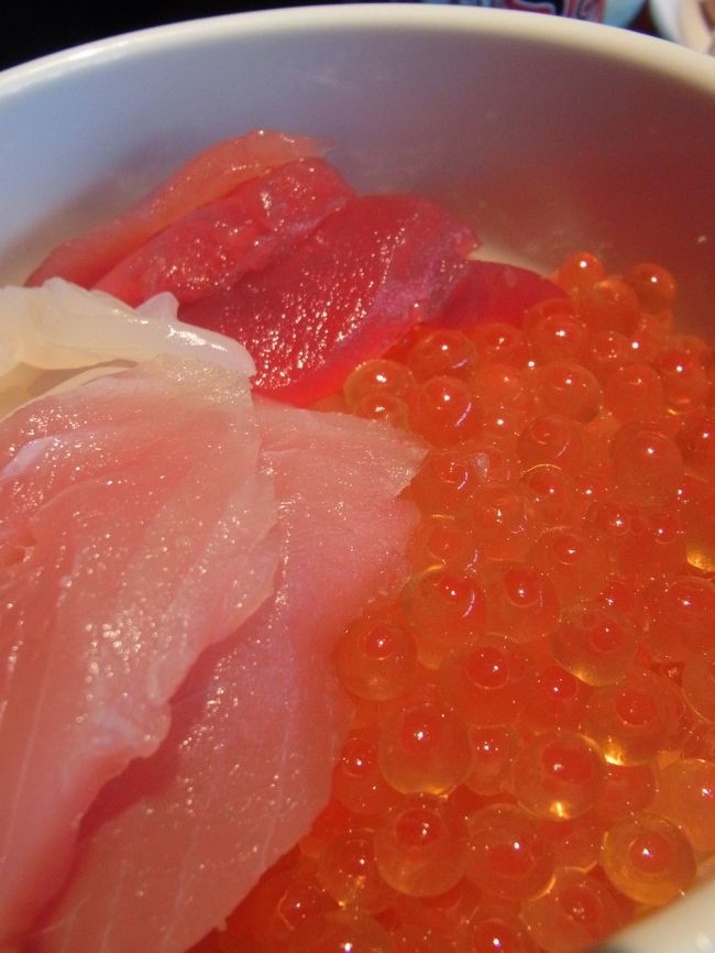 メニューの中でも一番人気の勝手丼！<br />人気があるので、三か所で提供されていました。