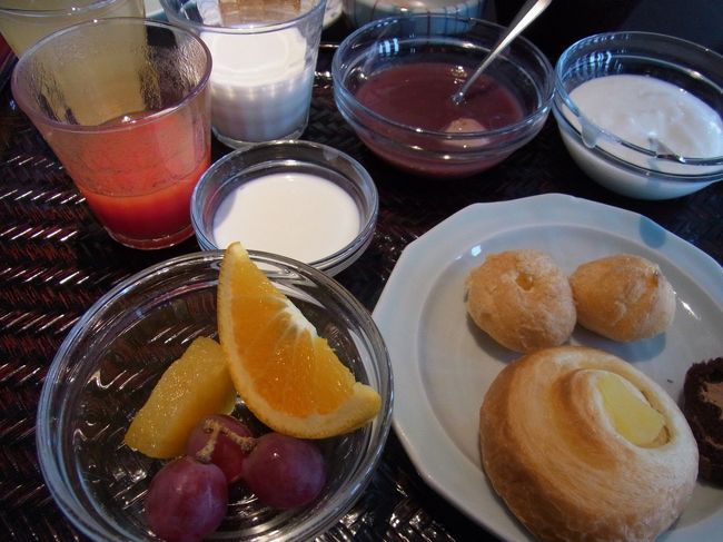 デザートも充実してます。<br /><br />品数が多くて<br />夕食としても十分通用する内容かも。