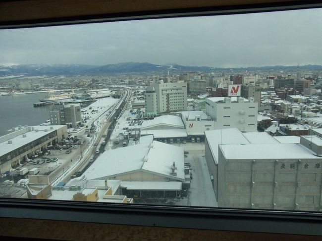 サウナの腰掛に座ると<br />こんな景色が見えるのです！<br /><br />外から見えないのかな？（笑）