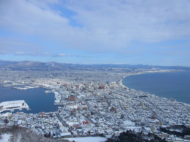私のリクエストで<br />再び函館山に上ります。<br />昼間の函館山に来てみたかったのです。<br /><br />雄大な景色に感動！！！<br /><br />
