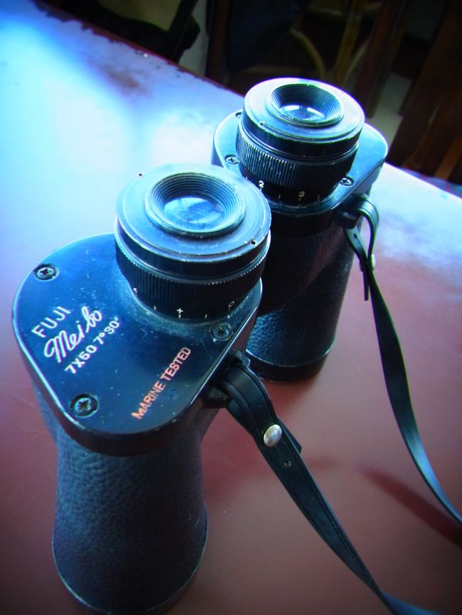 お店の女性スタッフがとっても優しくて気さくな方で<br />このお店をとても愛しているのが伝わってきました。<br />日によって、時間によって移ろい行く景色も<br />本当によく観察されているみたいです。<br />その時に使うのがこの双眼鏡。<br />私達にも貸して下さったので<br />お店からの風景をのんびりと眺めて過しました。<br />