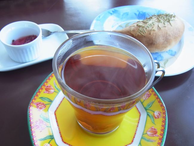 ロシアンティーとピロシキを頼みました。<br />一応ロシア料理店でもあるのです。<br /><br />