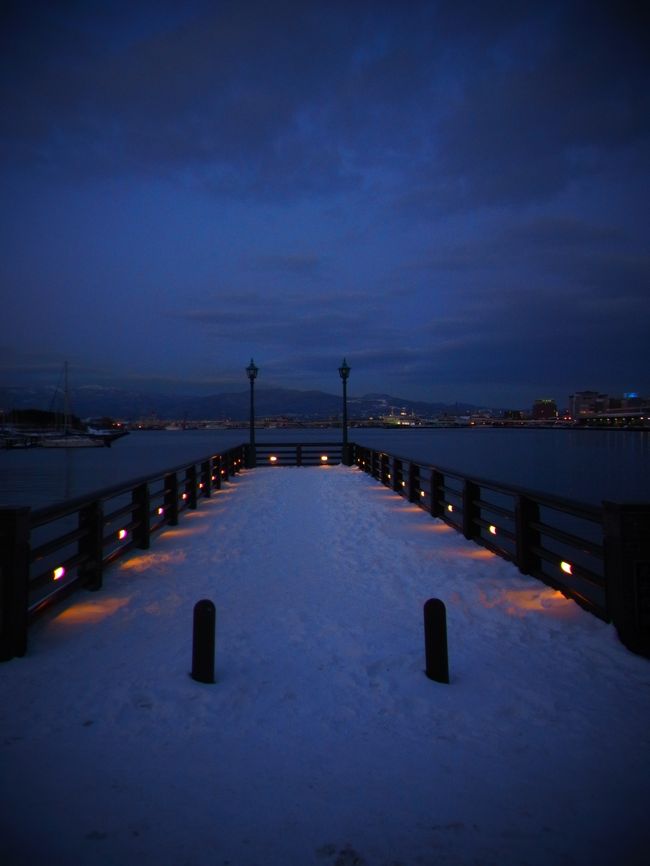 旧桟橋も経由して帰ります。<br /><br />ほんのりとライトが灯され<br />良い雰囲気ですね〜。