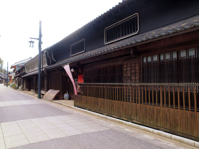 十字路をまずは右手に<br /><br />　師走　人通りもなし