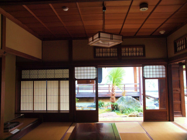 ８畳の床の間付き桟敷