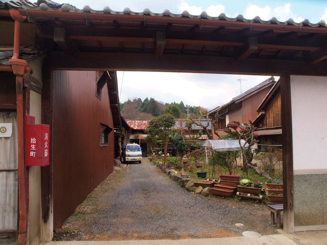 門が開いていたので　「失礼」パチリ