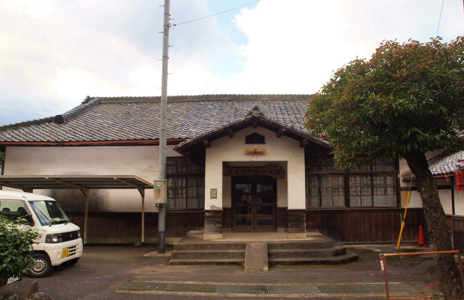 大宇陀福祉会館<br /><br />　元は町の役場　明治３６年築<br /><br />天誅組の志士　「林　豹吉郎」誕生の碑が建物の前に大きく立っています。<br /><br />高島秋帆の製砲技術を　緒方洪庵の蘭学を学び<br /><br />文久３年（１８６３）天誅組に参戦　９月２４日<br /><br />東吉野鷲屋口にて銃弾に倒れる