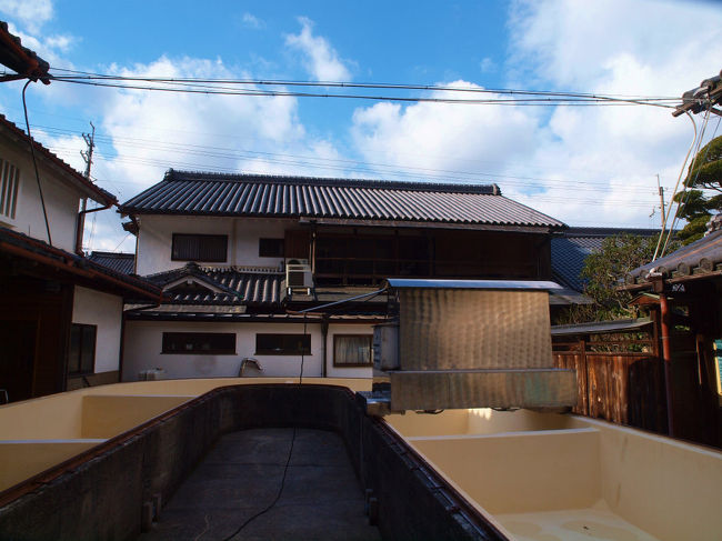 水槽から　建物を見る