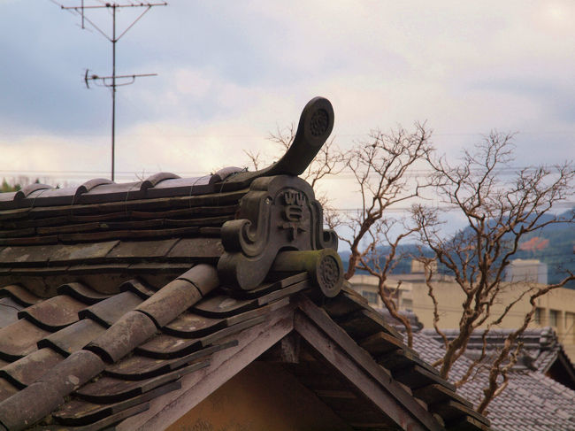 草の文字入り　瓦