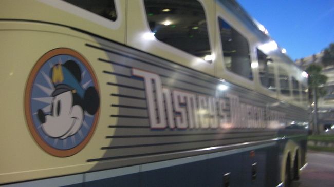 オーランド国際空港に到着。（※マジカルエキスプレスは自分が乗る飛行機のフライトの３時間前にホテルを出発します。）