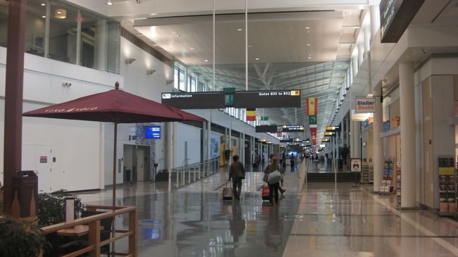 ゲート前の通路はこんな感じ。