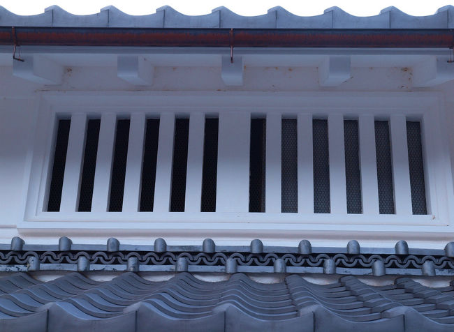 旧薬草園さん宅の　虫籠窓