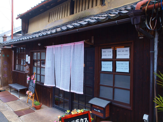 お店がある、<br /><br />　入ってみよう。