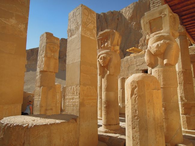 ハトホル女神の礼拝堂のハトホル柱