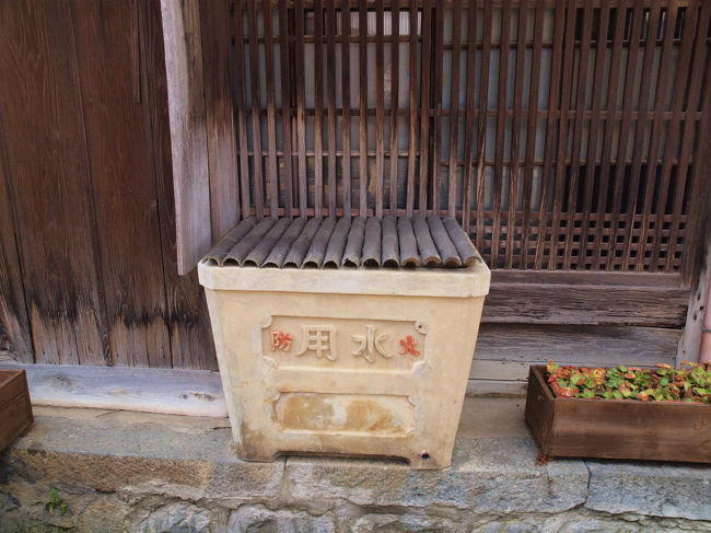 懐かしい　防火用水<br /><br />　東京ではあまり見られなくなりました<br /><br />　　風雨にさらされて　威厳さえ見られます。