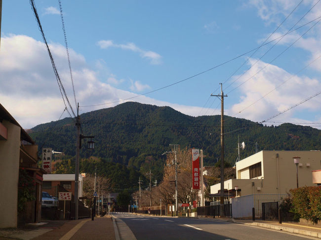 宇陀警察　県立大宇陀高校をみて<br /><br />　国道へ出てしまいました、<br /><br />山が美しい