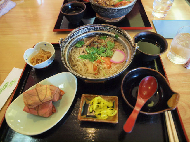 おそい　昼食を　道の駅のれすとらん<br /><br />　[甘羅さん]、　ここでも　期待以上の味に幸せ<br /><br />　　満腹<br /><br />売店レジに雑誌「ならら」あり　購入、、と　思ったら　<br /><br />サービスで無料　ただ、、うれしさ二倍