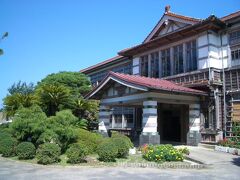 再び市街地に戻り、藩校明倫館などの名所に立ち寄りながら萩城に向かいます。