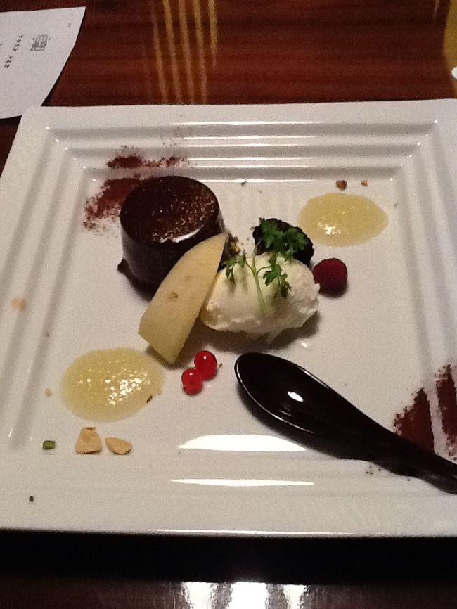 夕食のデザート。すべての料理が丁寧に作られた感じです。