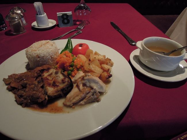 午前中の西岸観光が長くかかりフェリーに着いたのが2.00pm。食事時間は終了していたが、シェフが素早く作ってくれた。感謝。