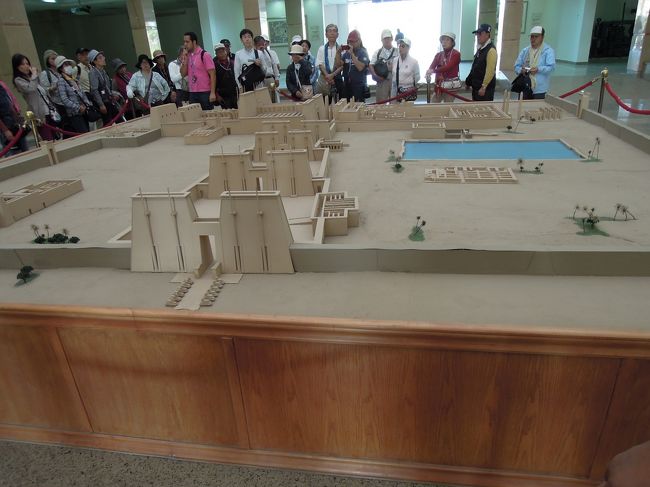 カルナック入場券65ポンド。日本人グループの方が25人いた。