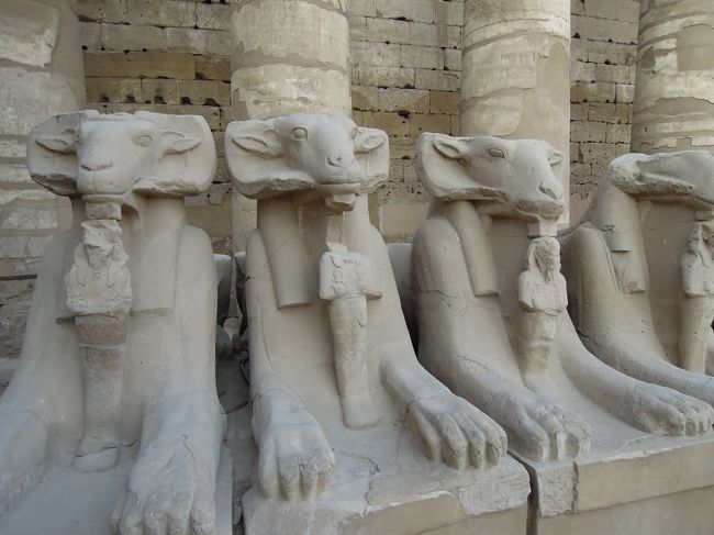 第1中庭のスフィンクスは可愛い感じ