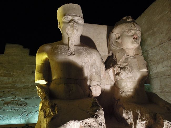 ちょつと不気味だけれどツタンカーメンとアンケセナーメン王妃