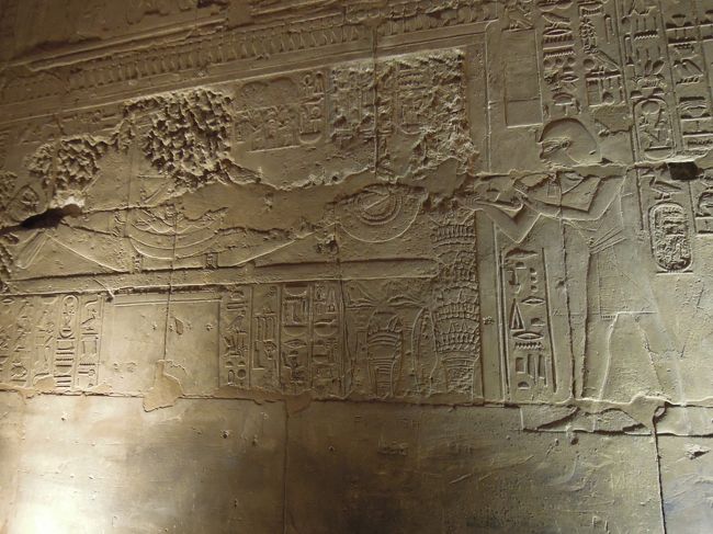 コンス神の船型の神輿