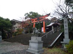 雨があがる気配はありませんが、福井市内に向けて出発しました。 

最初に訪れたのは、足羽山に鎮座する藤島神社。 

建武中興十五社のひとつで、新田義貞公とその一族や家臣を祀っています。