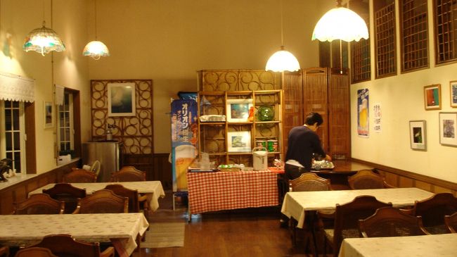 さびしい食堂風景　(-_-;)<br />ホテルだけどお茶はセルフサービスです。