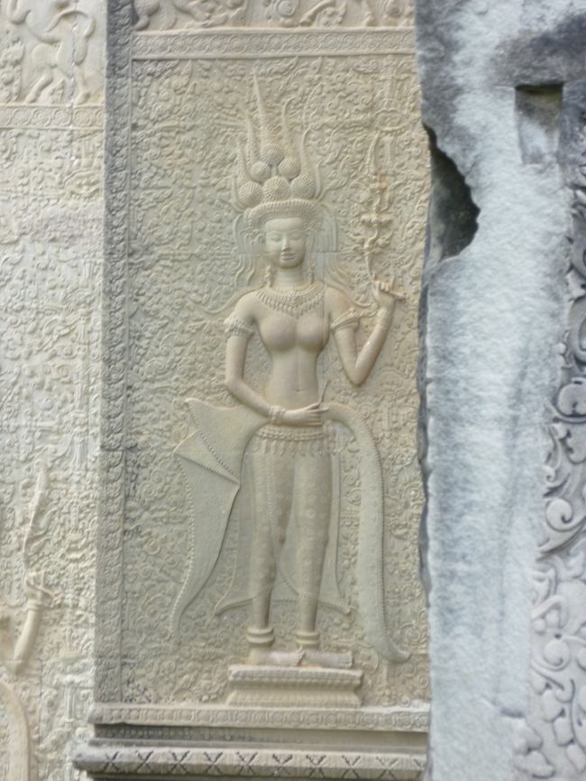 笑うデバター<br />歯が見えます