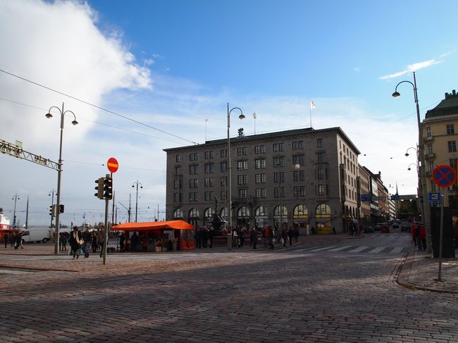 買い物をだいたい終え、トラムでオールドマーケットへ向かう。<br />あったあった。<br />ここでは昼食をいただきます。