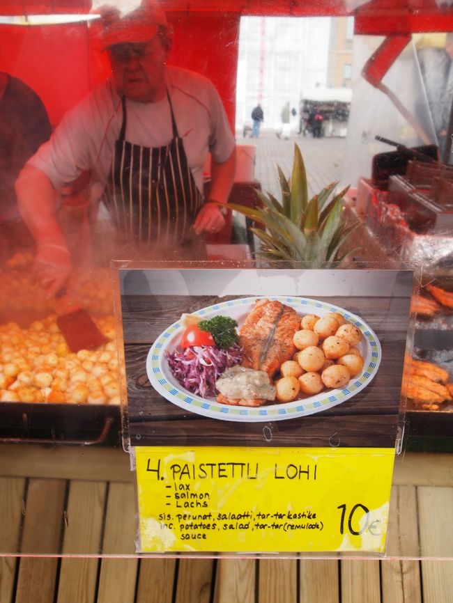 サーモンと小魚の揚げたものとポテト、紫キャベツのピクルスの盛り合わせ（１０ﾕｰﾛ）を２人で分けました。とても美味しかった。<br />