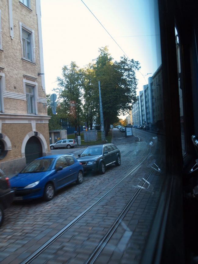 本日は日曜日のためほとんどのお店は開いていない。<br />トラムに乗り観光へ。