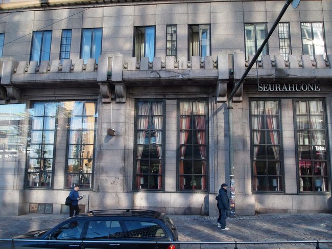 友達が見つけてきたStockmanの創業祭へ。<br />私は「もう荷物入らないから買わない?」と言っていたのだが・・・<br />中はすごい人！！友達と待ち合わせの時間と場所を決め別行動することに。<br />そうだ私ダウンコートを買いたいんだった！<br />人込みをかき分けいいものを発見！ちょうどいいサイズのみ売り切れており少し大きいけどまあいっか。デザインと色が日本にはない感じでとても気に入った。<br />レジでTAXFREEお願いしますというと８Fのカウンターへ行けと・・・<br />ここは３F時間が?。でも金額が金額だし！がんばって階段を上り無事GET。<br />待ち合わせの時間、私の大きな荷物をみて友達苦笑！<br />もう荷物入らないって言ってたのに?って<br />