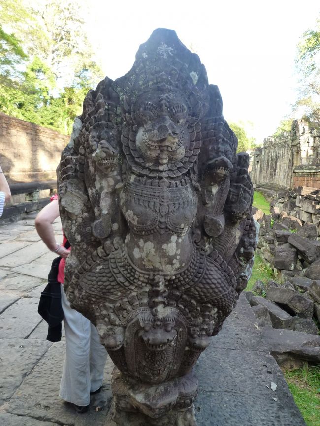 ガルーダとナーガ